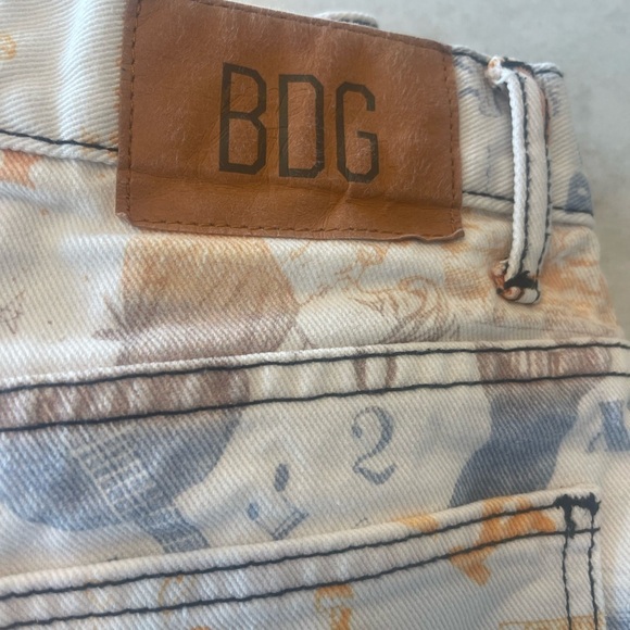 BDG URBAN OUTFITTERS GRAPHIC Malibu beach denim shorts! Button! Size 31 - Picture 7 of 9